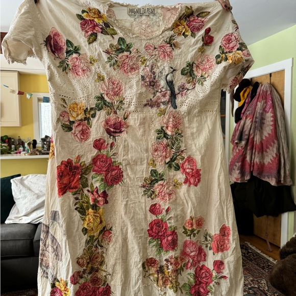 Beautiful Magnolia Pearl wearable art dress. Coronado Eyelet Pearl colored - Picture 11 of 12